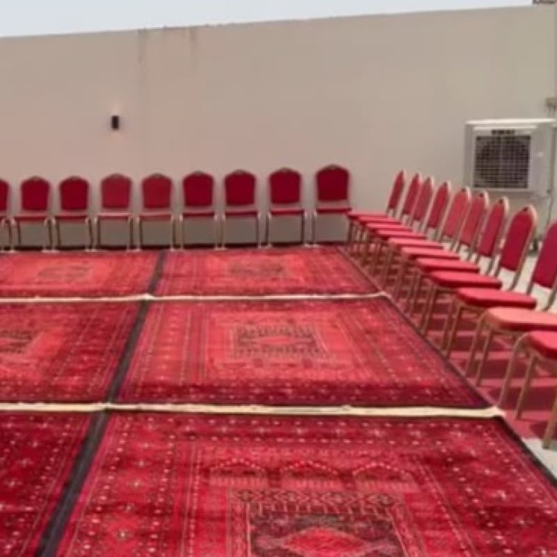 كراسي وسجاد