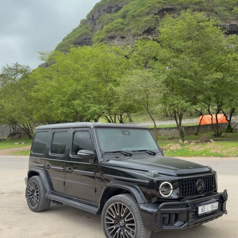 Luxury and power with Mercedes G-Class in black