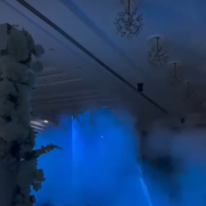 ليزر شو مع موثرات الدخان